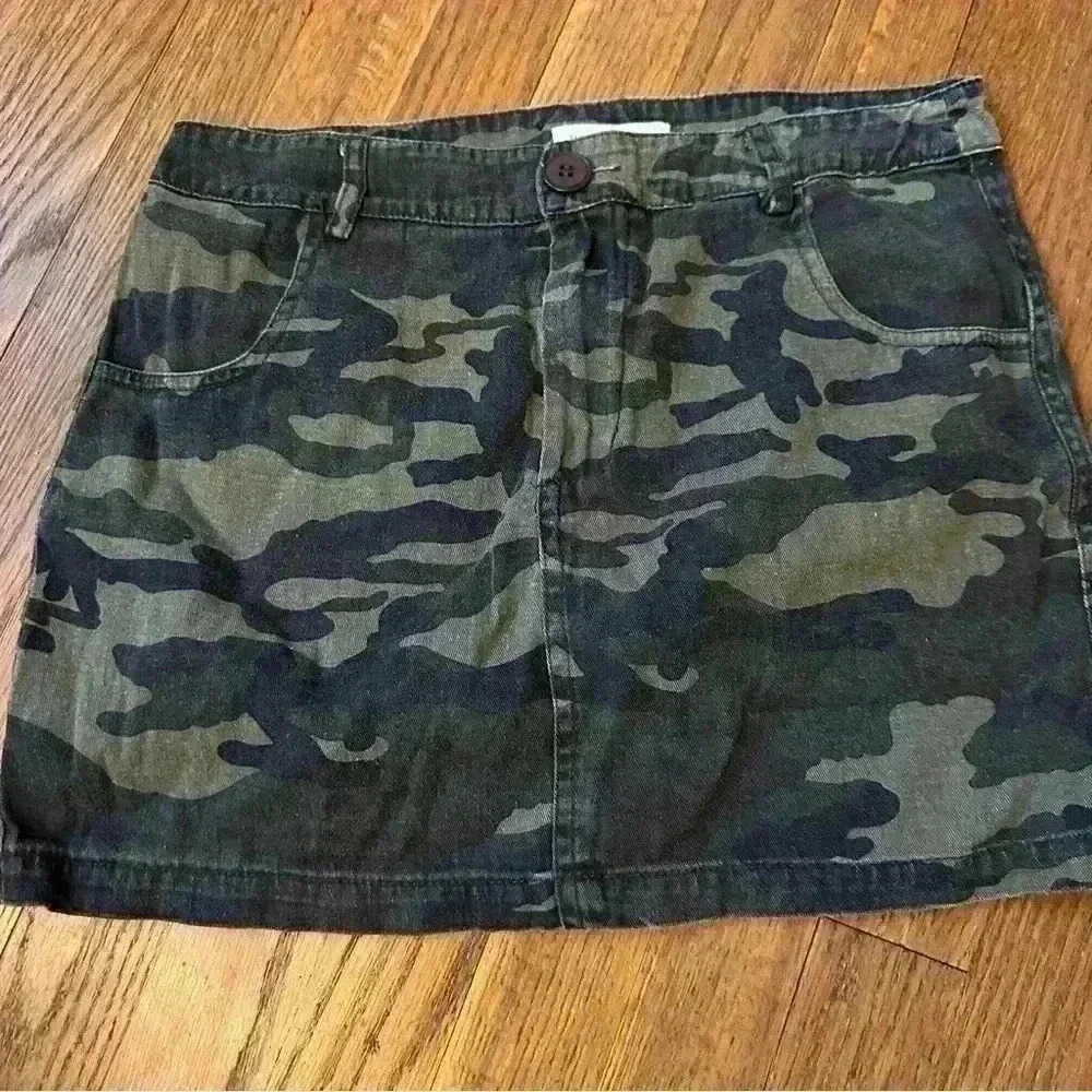 Honey punch camouflage mini skirt women S
